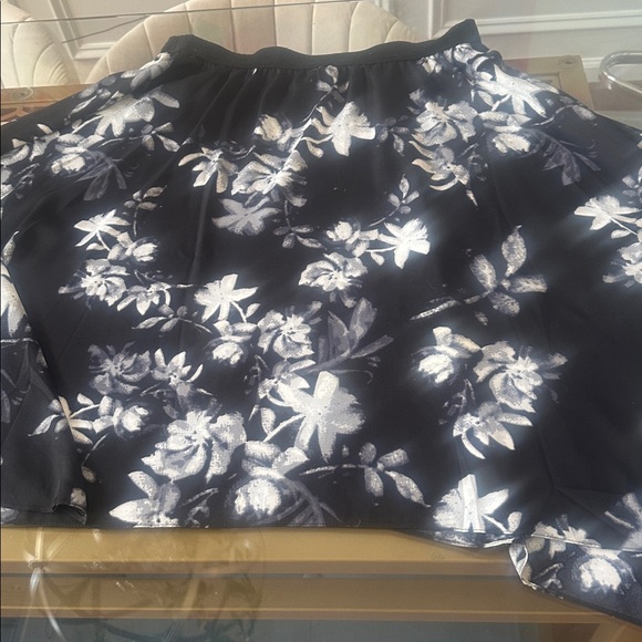 BCBGMaxAzria Black and White Floral Midi Skirt - Picture 4 of 5